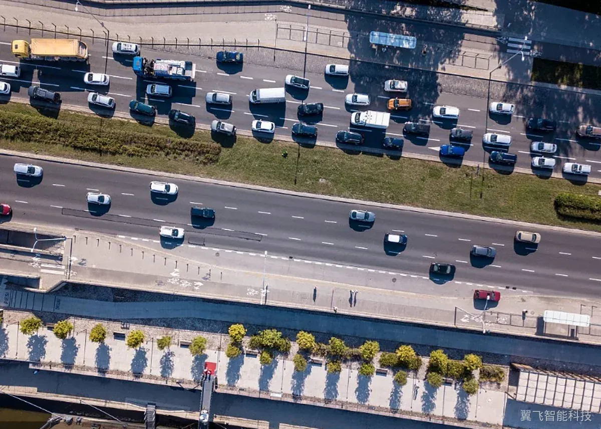 闪电F38复合翼高速公路巡查现场图